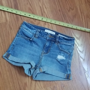 Bullhead‎ shorts size 24